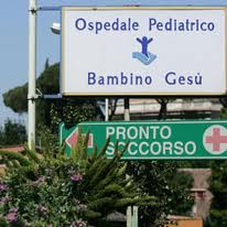 Il cardinal Bertone dona 150 mila euro all'ospedale Bambino Gesù