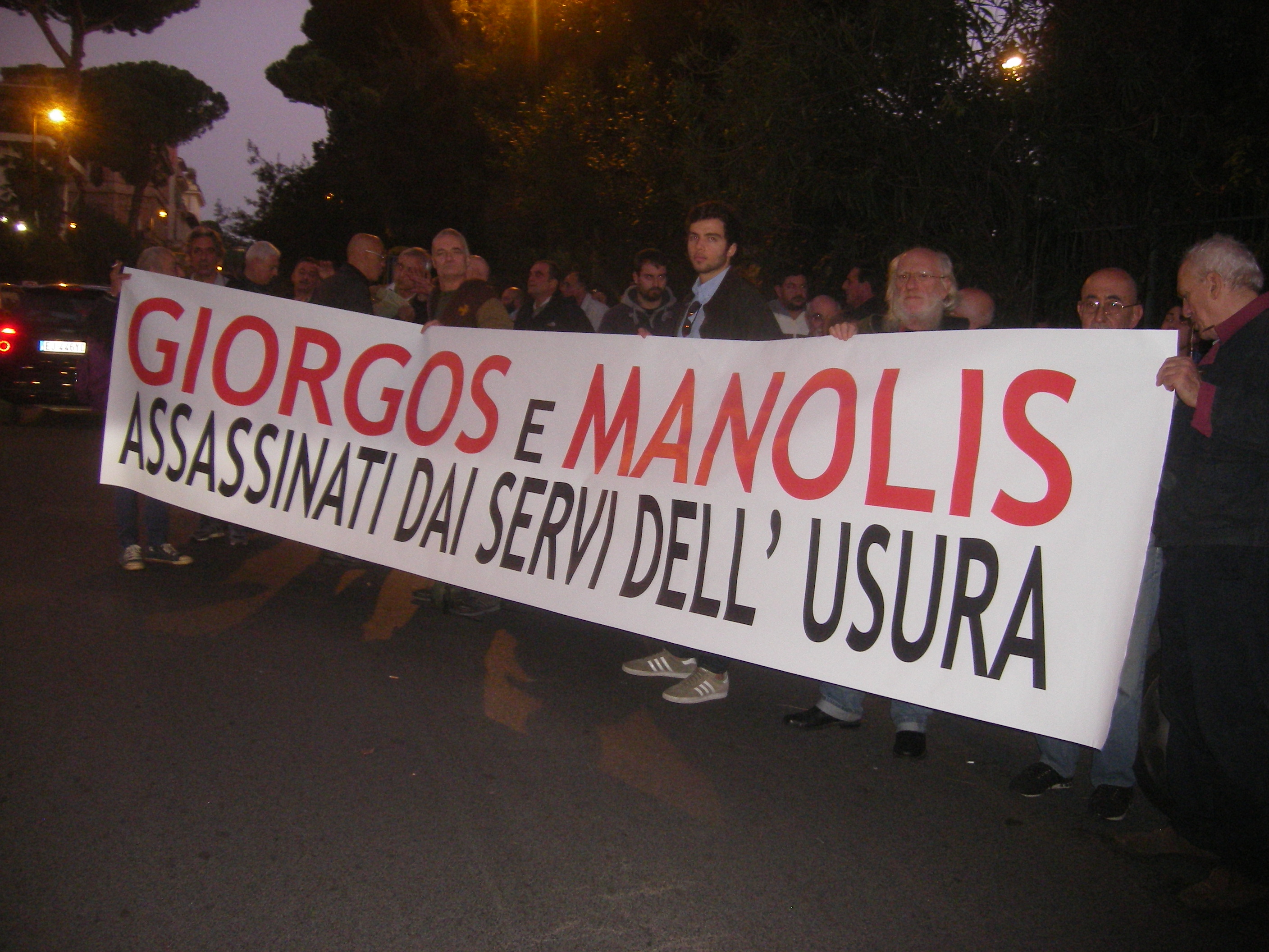 Presidio e striscione davanti all'Ambasciata Greca di Roma