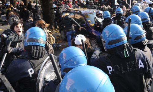 Napolitano e Letta in visita alla Sapienza. Petardi e scontri al corteo degli studenti