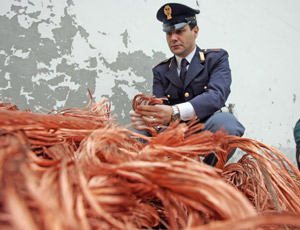 MAGLIANA/Rubano rame dalla ex sede direzionale Alitalia, 4 arresti