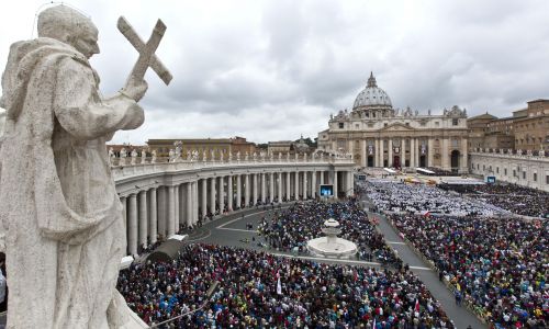 Città del Vaticano, il Papa apre il dormitorio per i clochard