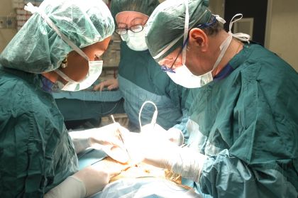 I chirurghi dell’ospedale “Bambino Gesù” eseguono il primo trapianto di rene vivente su una bambina ...