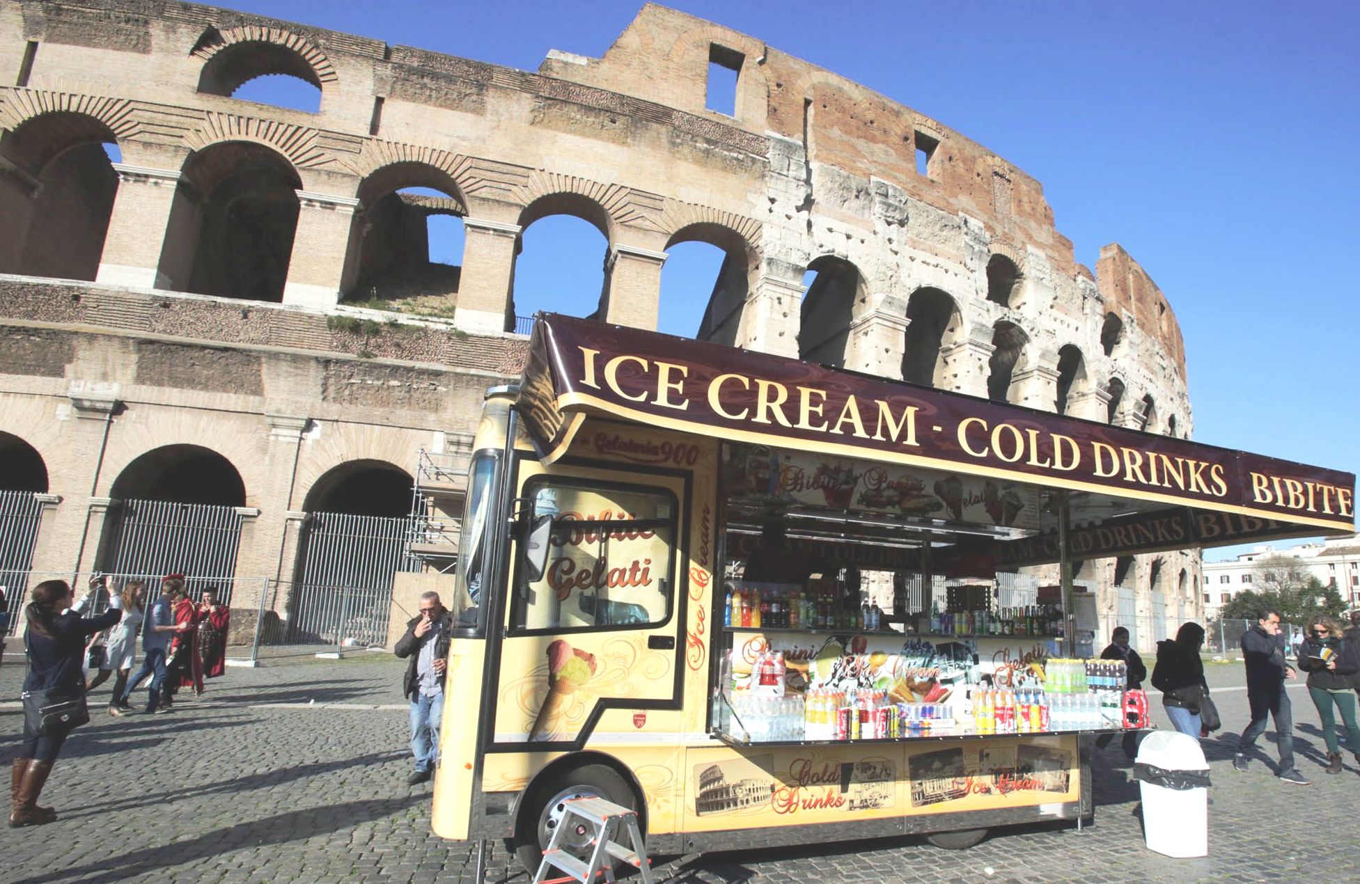 Camion bar: via da Fori, Colosseo e Tridente. Arriva la stretta del Campidoglio, esercenti pronti al...