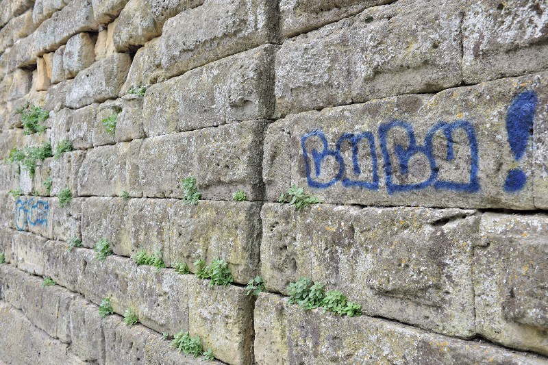 Graffiti su antiche mura: 3 minorenni denunciati a Palestrina