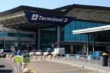 Fiumicino, paura per una valigia sospetta in aeroporto: evacuato il terminal 3. Dentro solo orologi
