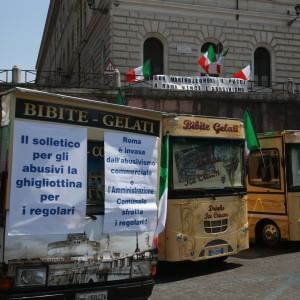 Camion bar, protesta in piazza del Campidoglio: 