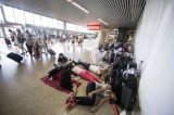 Fiumicino, è record di passeggeri ma ancora problemi con la Vueling: è caos, passeggeri in rivolta