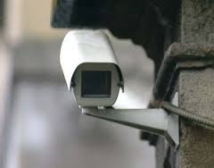 Sicurezza, più telecamere nei negozi e stop abusivismo