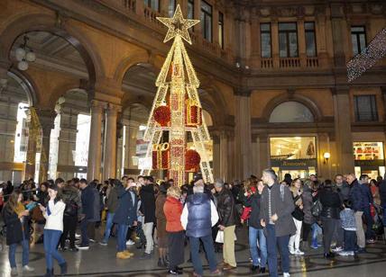 Galleria Alberto Sordi, l’ad di Sorgente Mainetti accende l’albero di Natale