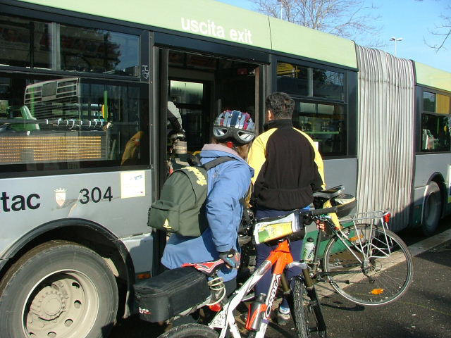 Trasporti, dal 16 gennaio si potranno portare le biciclette sul bus