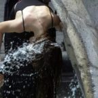 Due turiste multate per i bagni nelle fontane