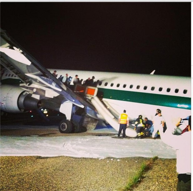 Fiumicino, rimosso l'Airbus: pista riattivata. Ieri atterraggio choc per 151 passeggeri