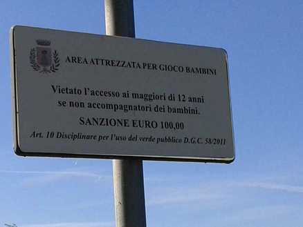 VITERBO/Parcogiochi vietato agli adulti: 100 euro di multa per chi entra senza bambini