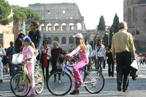 Fori pedonali a Roma, i commercianti lanciano l'allarme: affari giù del 40-60%