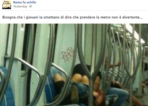 Fanno sesso in metro, la foto fa impazzire la rete
