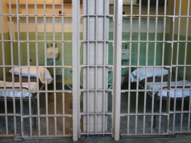 Droga e cellulari in carcere a Rebibbia e Viterbo