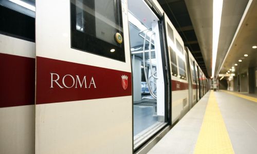 Metro B, problemi tecnici lungo la tratta mattinata di disagi per i passeggeri