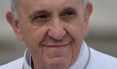 Maltempo, il Papa dona 300 ombrelli ai senza tetto