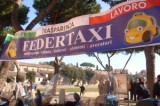 Taxi, i sindacati: “Roma Capitale dell’abusivismo e dell’insicurezza”. In centinaia al ministero