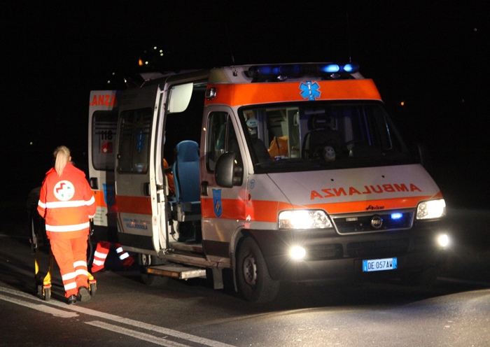 Incidente sulla via del Mare: morti una ventenne e un ragazzo di 30 anni. Tre le auto coinvolte