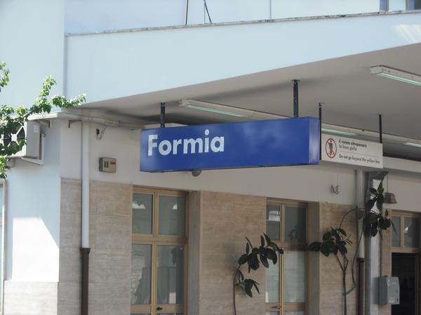FORMIA/Rompe le acque in stazione, bimbo nasce negli uffici della Polfer