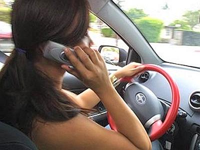 Mobilità, Clemente sanziona in 10 minuti 10 automobilisti al telefono senza auricolare