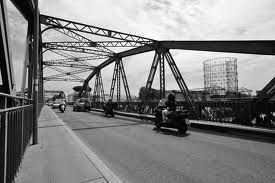 Nella notte scomparso Ponte di ferro al Gazometro. Traffico in tilt