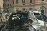 Via Morgagni, dopo l’incendio del 3 giugno le automobili sono ancora lì