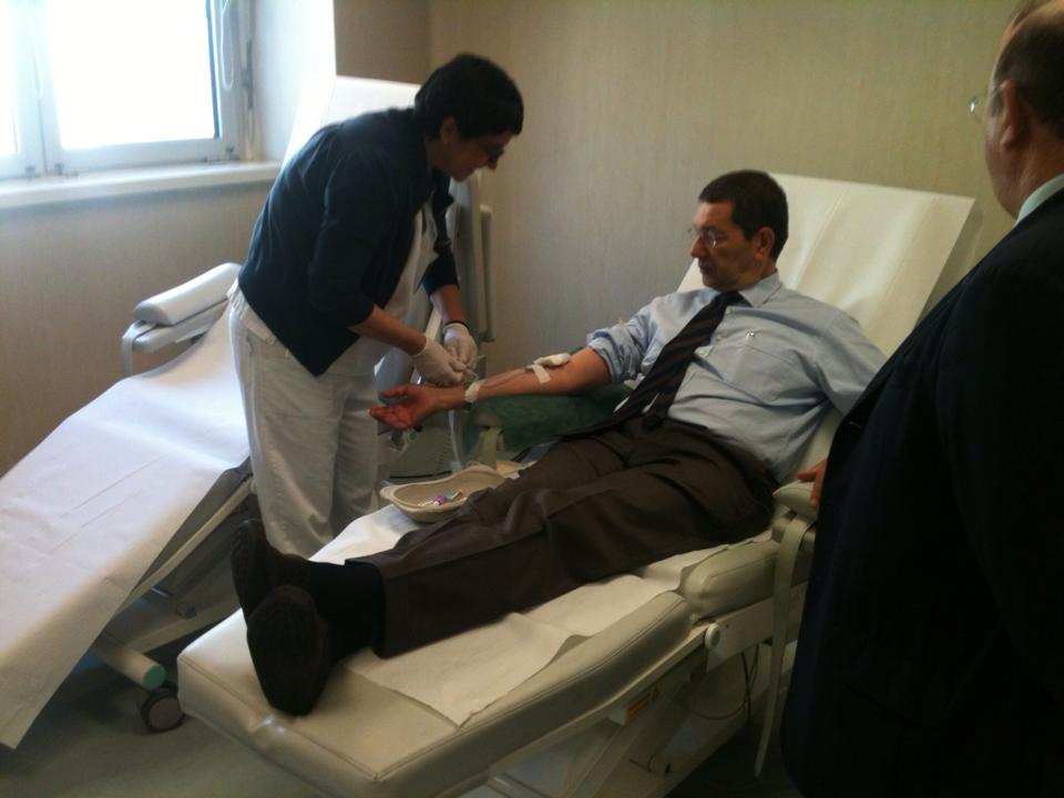 Il sindaco Marino dona il sangue al Tor Vergata: a Roma alta percentuale di donatori di organi
