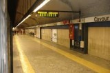 Metro B, si lancia sotto un treno alla stazione Cavour: muore 57enne