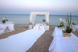 Fiumicino, boom di matrimonio in spiaggia