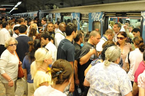 Metro, a Ferragosto borseggiatori scatenati: 32 arresti in pochi giori