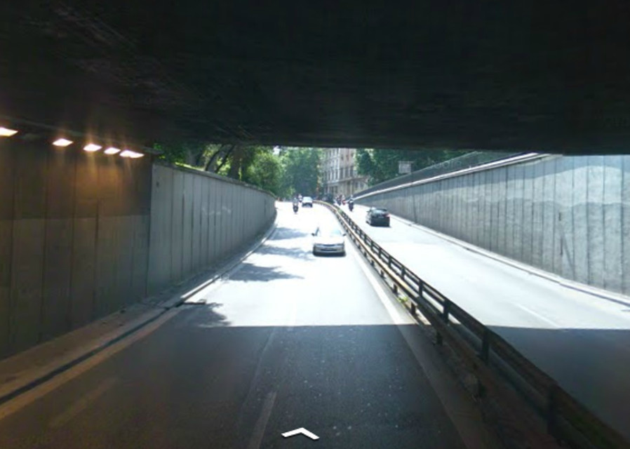 Corso d'Italia, il sottopasso perde pezzi: chiusa fino alle 14 la strada e traffico in tilt
