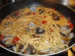 Fiumicino, record per la Spaghettongola: 10 mila persone e 5 quintali di vongole