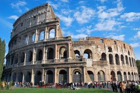 Crisi e maltempo, binomio vincente per la cultura: boom di ingressi al Colosseo e Ostia Antica
