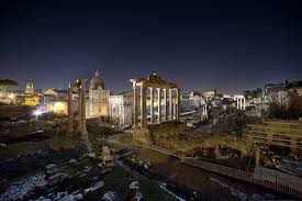 Fori Imperiali, per il Natale di Roma l'area illuminata. Costo: 15 milioni di euro