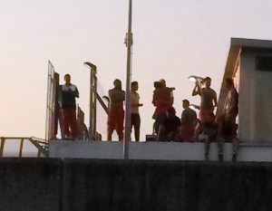 Cie, nuova protesta a Ponte Galeria. Gli immigrati sul tetto: 