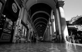 Decoro, ripuliti i portici di piazza Vittorio all'Esquilino