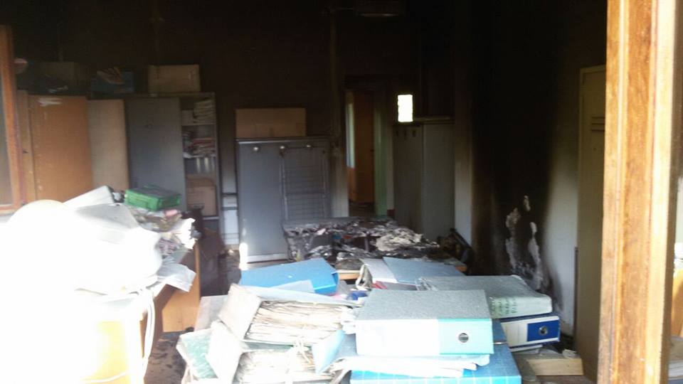 Incendio nell'ufficio concessioni spiagge di Ostia: bruciati i faldoni