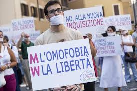Omofobia, dalla Regione 120mila euro contro il fenomeno a scuola. Alfano torna ad attaccare Marino