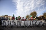 Infernetto, la manifestazione contro i minori immigrati: “Prima gli italiani, questa è un’invasione”