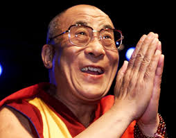 Il Dalai Lama sbarca in città per il summit dei nobel per la pace