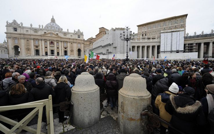 San Pietro, 50mila fedeli per l'Angelus di Papa Francesco: 