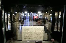 Galileo, la lettera sulla teoria eliocentrica esposta alla Galleria Alberto Sordi