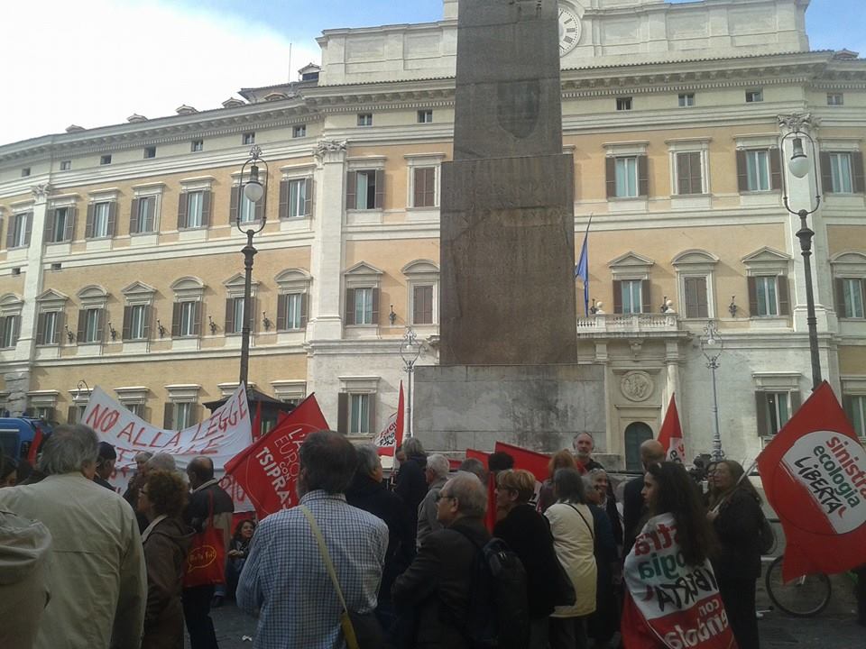 Italicum, sit-in a Montecitorio: in piazza Sel, lista Tsipras e M5s