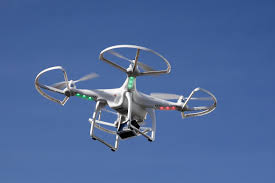 Piazzale Gregorio VII, turista americano fa alzare in volo un drone: denunciato