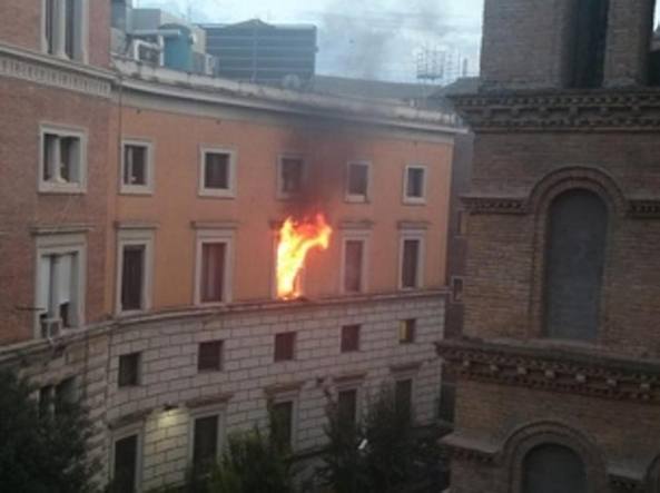 Ministero della Giustizia, incendio nel palazzo di via Arenula: nessun ferito