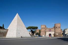 La Piramide Cestia cambia look e torna al bianco di duemila anni fa