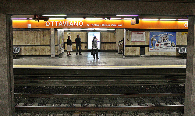 Terrorismo, chiusa la tratta della metro A Battistini-Ottaviano: forze dell'ordine in azione