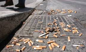 Lotta alle cicche di sigaretta a terra: task force per il controllo della qualità. Ama: 